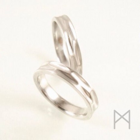 海モチーフ〜波面をイメージしたエタニティデザインのマリッジリング（結婚指輪・ペアリング）オーダーメイド