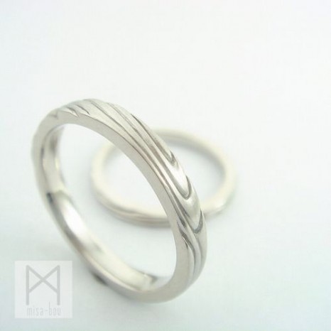 欅(ｹﾔｷ)の木目を立体的なデザインに！オーダーメイド結婚指輪（マリッジリング・ペアリング）【想】~Omoi~